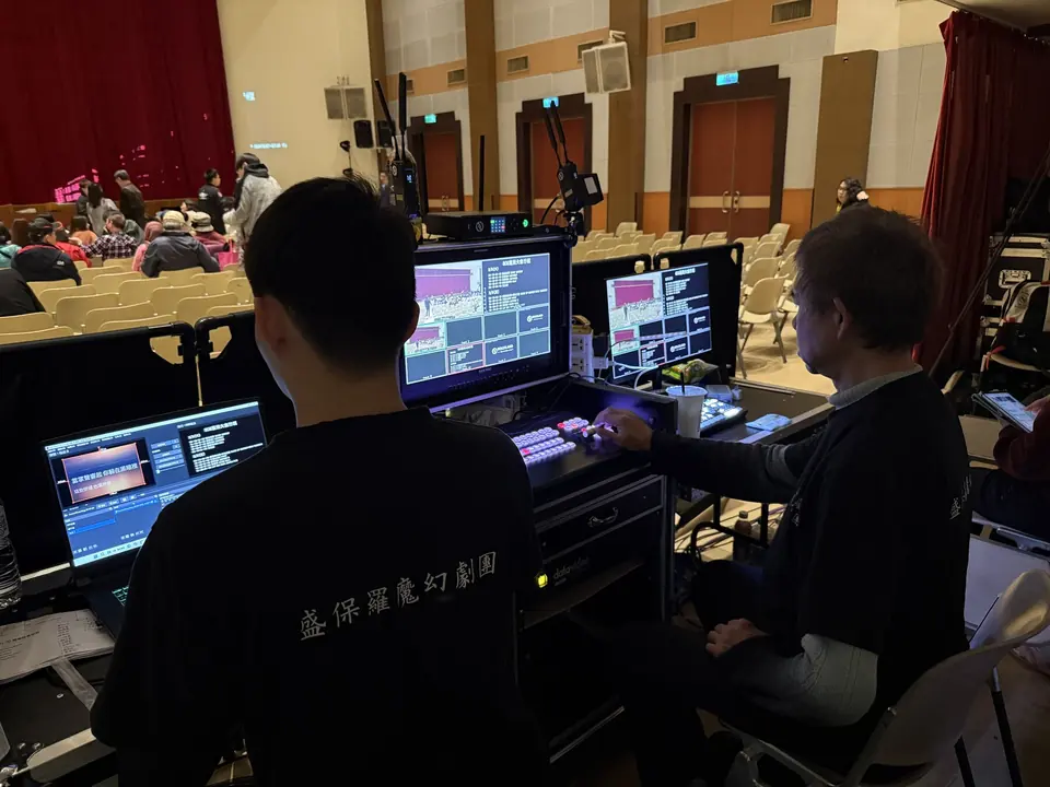 來福影像 Live media 團隊在導播台執行現場工作